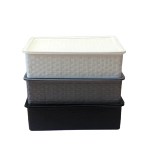 Conjunto de tres organizadores apilados en colores blanco, gris y negro con diseño de textura tipo canasta